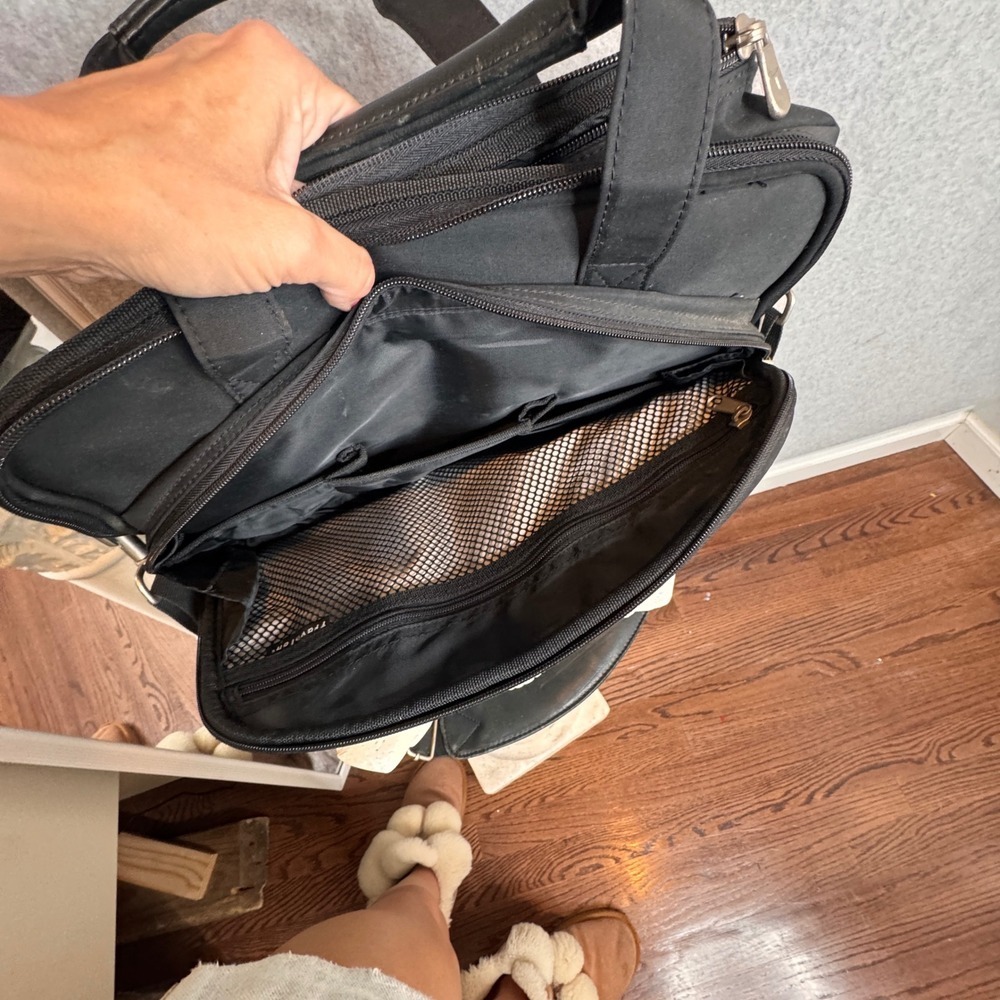 Large Black Hanging Toiletry Bag Travel Organizer Carry On Grooming Dopp Kit - Picture 6 of 16